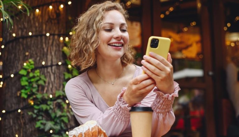 Swipe Right on Wit: Impact of Clever Lines and Digital Charm